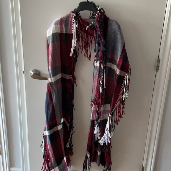 Wrap around scarf - Picture 2 of 3